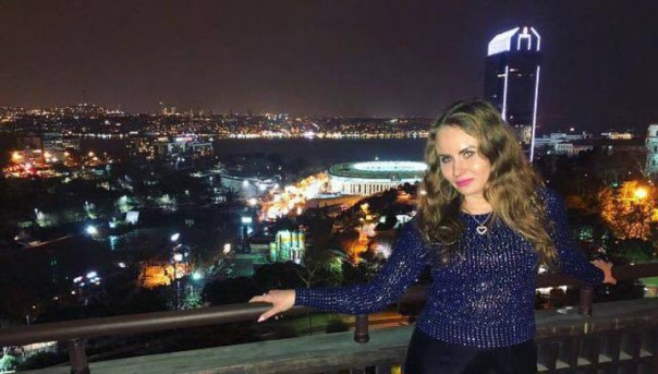 "Ходишь здесь в дорогой шубе, когда все голодают!" - в Киеве жестоко избили журналистку телеканала NewsOne