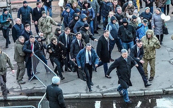 Боевиков в Киеве призвали брать под контроль аэропорты и дороги