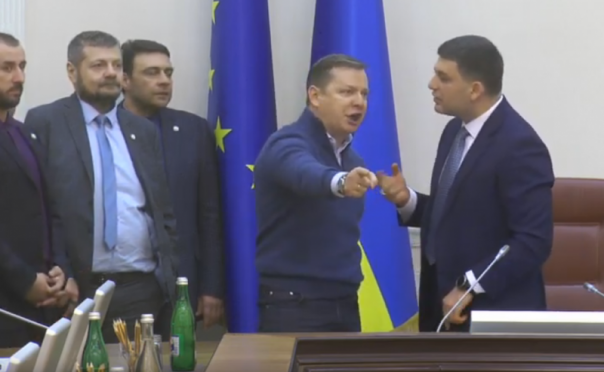 "Через месяц не будет Петра - я посмотрю, где ты будешь!". Ляшко ворвался на Кабмин и устроил скандал