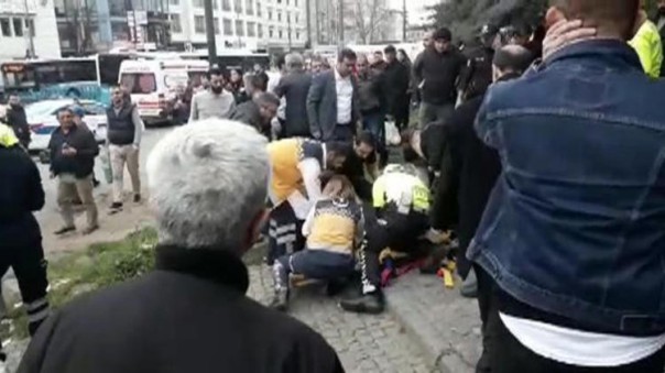 В Стамбуле автобус протаранил группу пешеходов, есть раненые