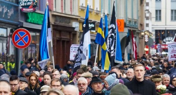 Швецию просят объяснить появление флага страны на шествии легионеров в Риге