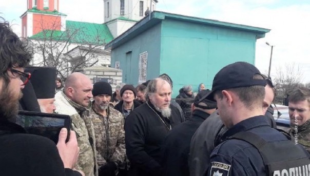 Битва за храм в Киевской области: полиция не вмешивается