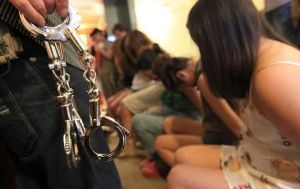 На Киевщине "накрыли" крупный бордель с 30 проститутками | В Харькове задержали торговцев людьми, продававших украинок в Монако