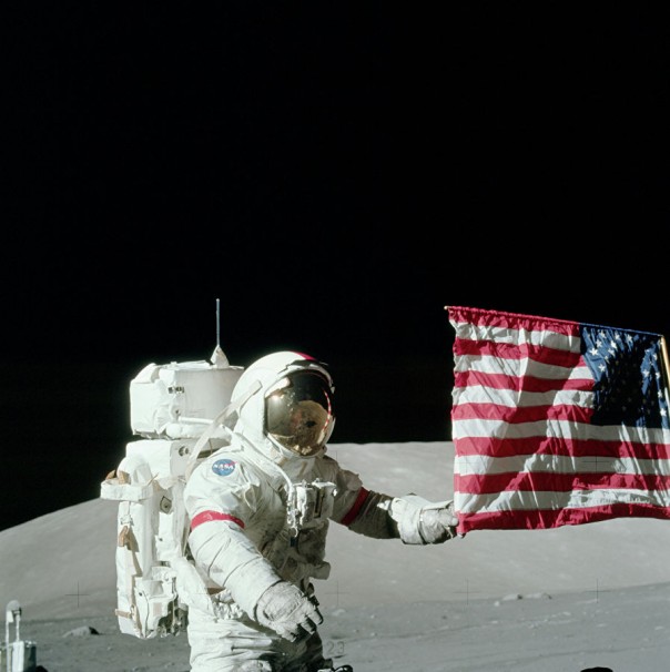 Трамп потребовал отправить американцев к Луне в пятилетний срок