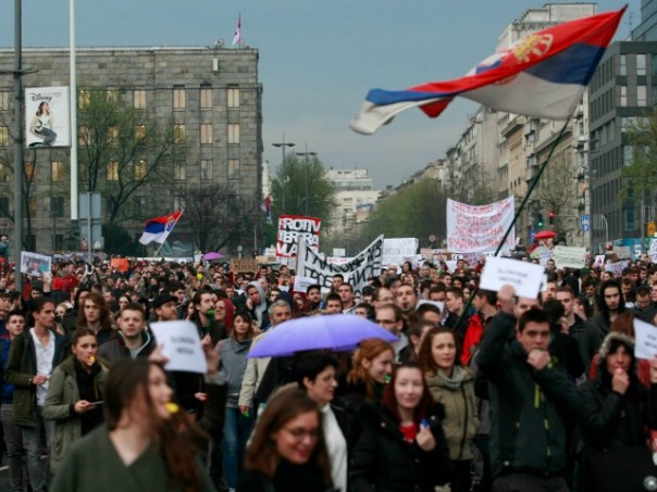 «Двери закрываются»: Сербские майданщики понесли невосполнимую потерю