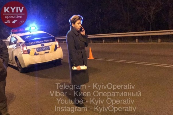 В Киеве пьяная женщина на авто врезалась в грузовик с гвардейцами | В Николаеве пьяный таксист протаранил авто полиции и бежал с места ДТП