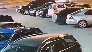 Момент взрыва автомобиля офицера разведслужб в Киеве попал на видео