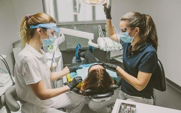 Удаление кисты зуба, лечение кисты зуба - Причины и симптомы