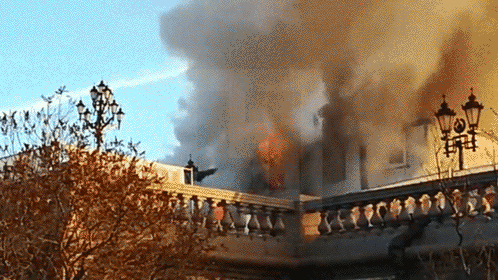 На территории храма Христа Спасителя произошёл пожар