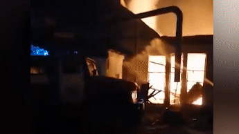 В Тверской области горит деревообрабатывающий комбинат — видео