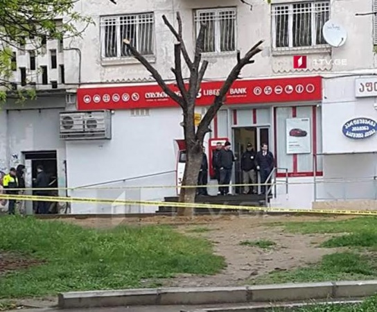 Люди в масках ограбили «Либерти банк» в Тбилиси: есть пострадавшие