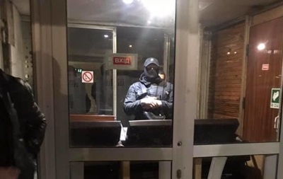 В Киеве неизвестные захватили спорткомплекс