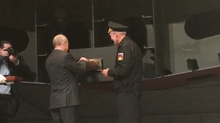 Путин принял участие в спуске на воду первой подлодки-носителя "Посейдона" и в закладке двух современных фрегатов на "Северной верфи"