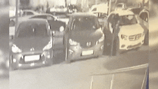 В Петербурге неизвестный сжёг автомобили бизнесмена — видео