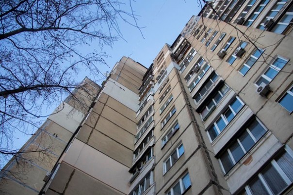 В Киеве мужчина выбросился из окна 12 этажа