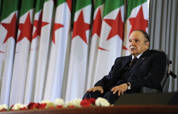 Президент Алжира подал в отставку