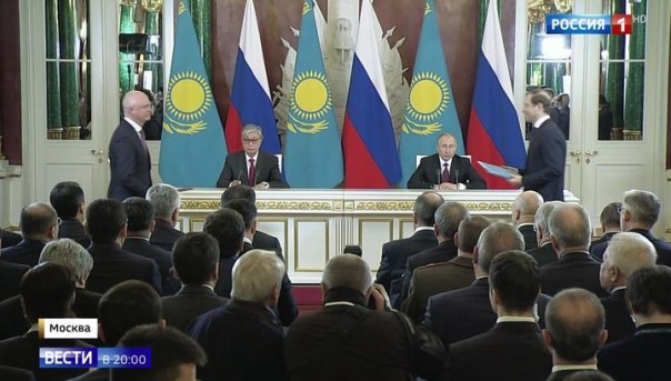 Путин и Токаев обсудили стратегические проекты двух стран