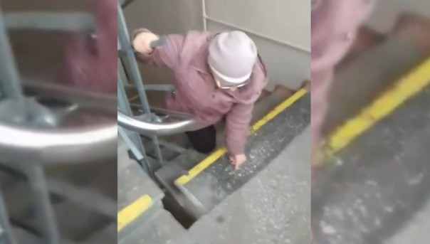 Пенсионерка ползком выбиралась из первоуральского травмпункта