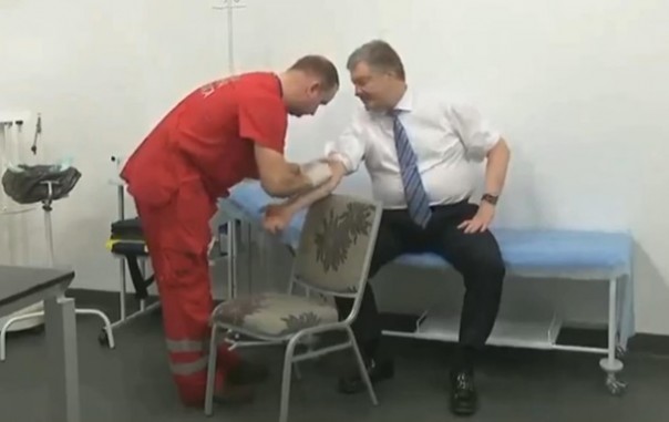 Порошенко сдал анализы в НСК Олимпийский | Озвучили первые результаты анализов Порошенко