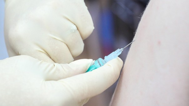 Минздрав предлагает наказывать за распространение призывов к отказу от прививок