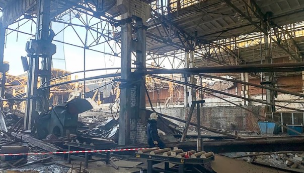 Упавшая кровля завода под Нижним придавила рабочих