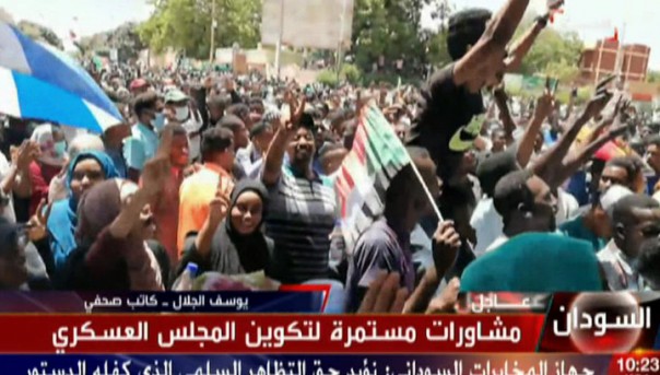 Президент Судана ушел в отставку. Хунта ищет преемника | Суданцы в Хартуме радуются встрече с русскими и называют их друзьями