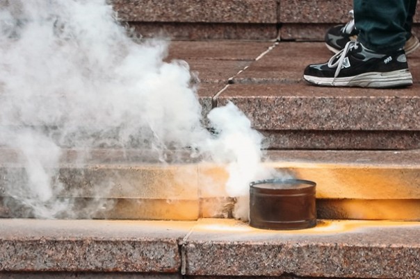 Взрывы в Киеве 12 апреля. Дым от горящей пиротехники окутал центр Киева | В Одесской области произошел взрыв во дворе дома