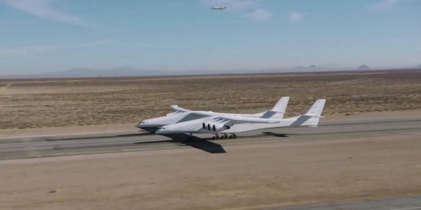 Самый большой в мире самолет совершил первый полет