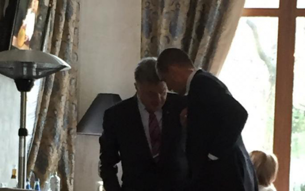 После дебатов Порошенко в ресторане пил вино и энергетик с колой