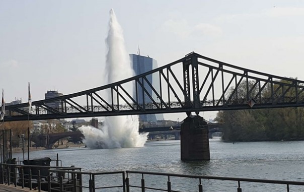 В Германии в реке взорвали 250-килограммовую бомбу | Школу на юго-западе Москвы эвакуировали из-за найденного снаряда