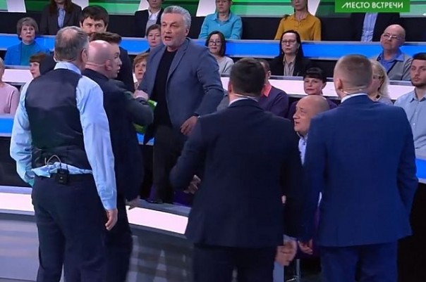 В эфире НТВ произошла потасовка из-за нацистского приветствия