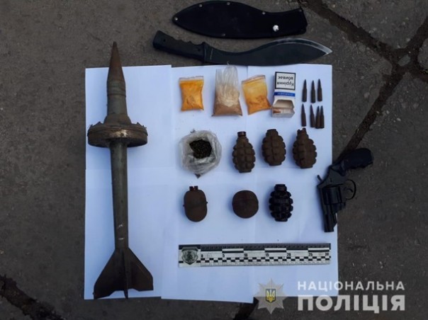 В Запорожской области у мужчины изъяли гранаты и взрывчатку