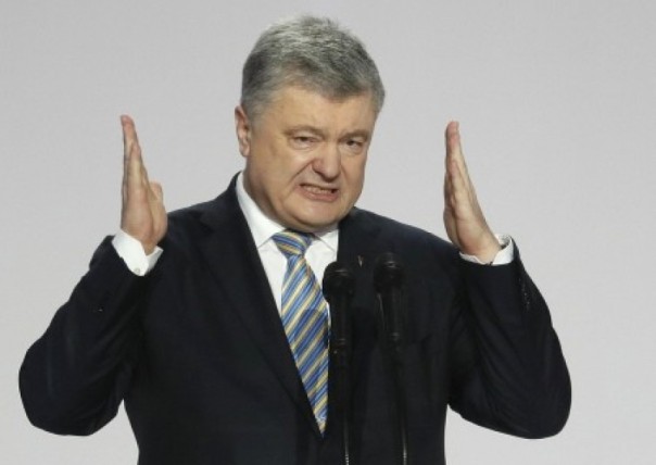 Порошенко потребовал от Зеленского объяснить идею снять блокаду с Донбасса