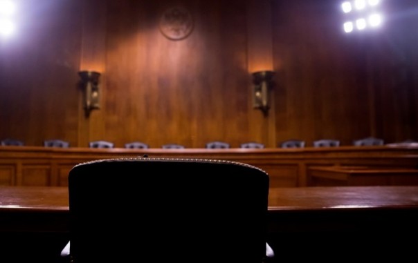 Новому президенту запретили назначать членов Высшего совета правосудия | На Украине готовится законопроект по импичменту президента