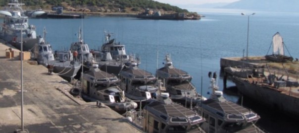 Командующий ВМФ и начальник военно-морской базы уволены за кражу. Пятничное.