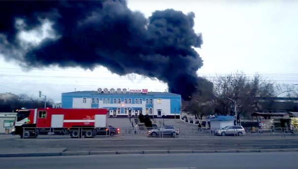 В Красноярске горит завод ракетно-космической техники