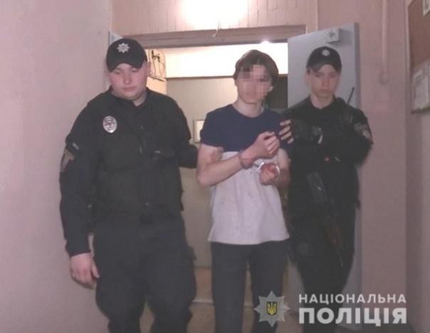 Резня в Киеве: подросток напал на маму и бабушку