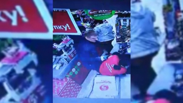 Пьяный меломан жестоко расправился с соседкой посреди супермаркета