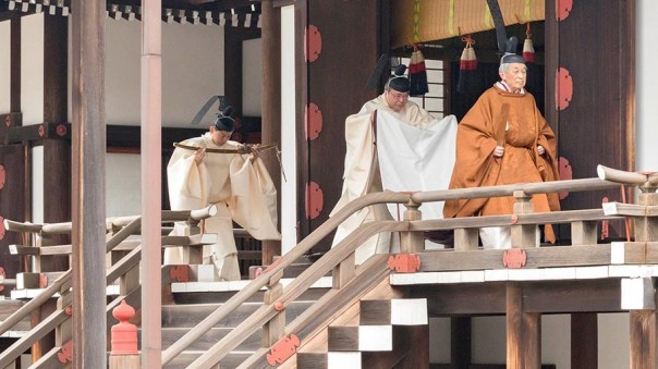 Император Японии сегодня отречется от престола