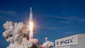 В США состоялся первый коммерческий запуск ракеты Falcon Heavy