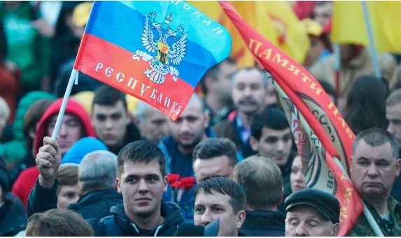 Российский паспорт вызвал в Донецке ажиотаж