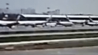 Пассажиры "Суперджета" сняли на видео начало пожара на борту