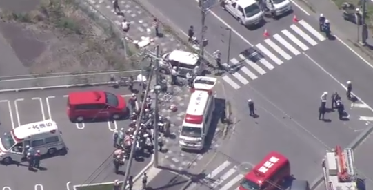 Машина врезалась в группу детей в Японии