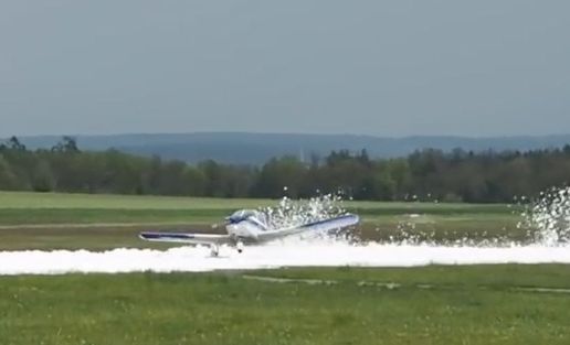 В Чехии аварийно сел самолет