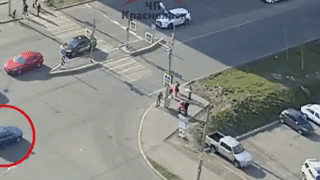 Водитель сбил двух детей на пешеходном переходе в Красноярске – видео