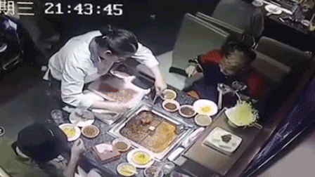 Официантка хотела выловить из супа зажигалку клиента, но произошёл взрыв