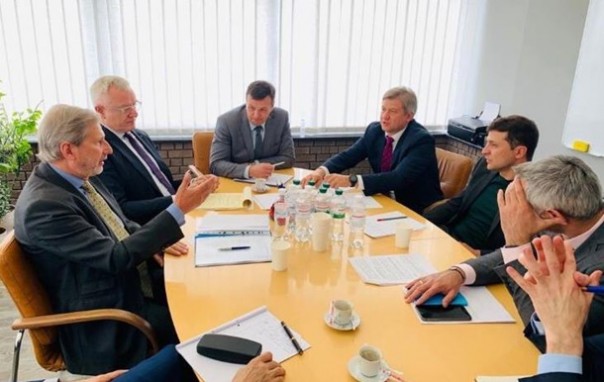 Еврокомиссар Хан провёл встречу с Зеленским