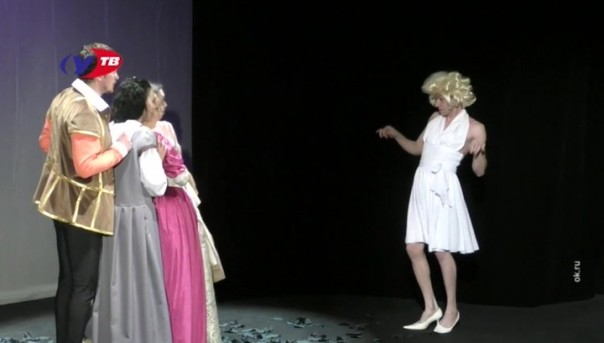 Помощник депутата уволен из-за неприличного скандала