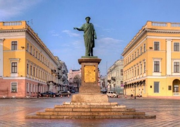 Вятрович хочет отменить даты создания Одессы и Днепра