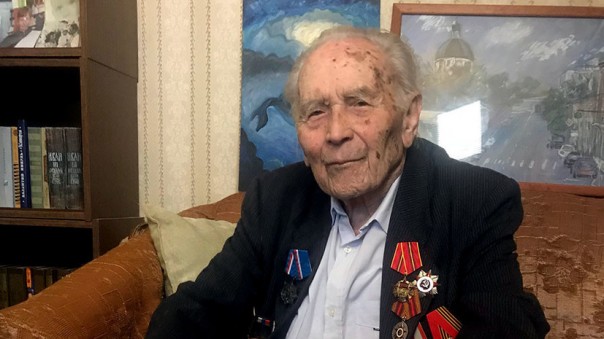 «Желаю быть счастливыми не меньше, чем я»: ветеран ВОВ в День Победы отметил своё 100-летие
